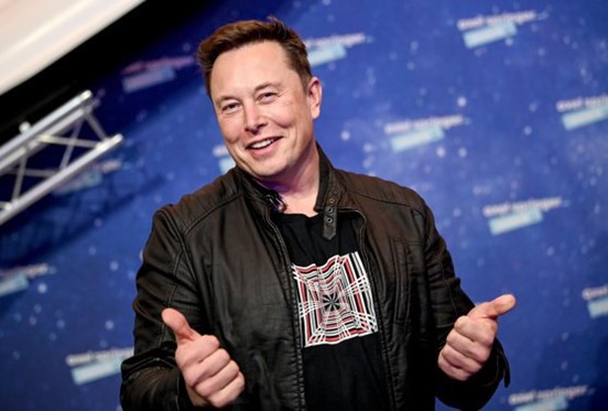 Elon Musk Damai Dengan Apple