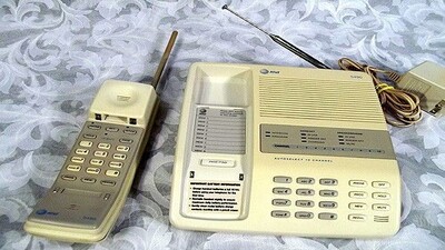 50 Tahun Lalu Panggilan Telepon Pertama Dilakukan Melalui HP