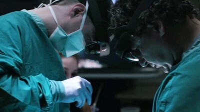 Operasi Tulang Belakang dengan Teknologi AR Pertama di Asia